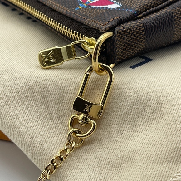 Louis Vuitton Christmas 2020 Pochette Mini Accessories Damier Ebene Vivienne - Picture 7 of 16